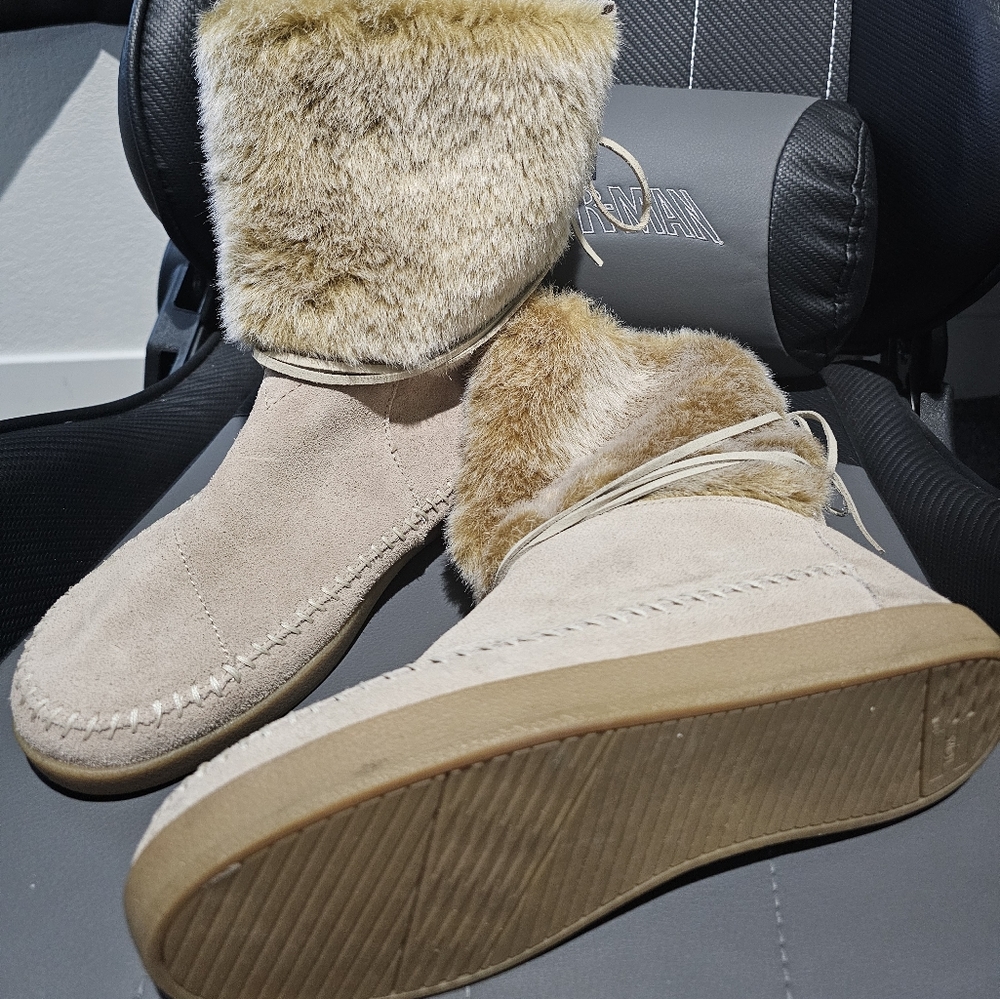 Toms Women's Nepal Slip on Boot